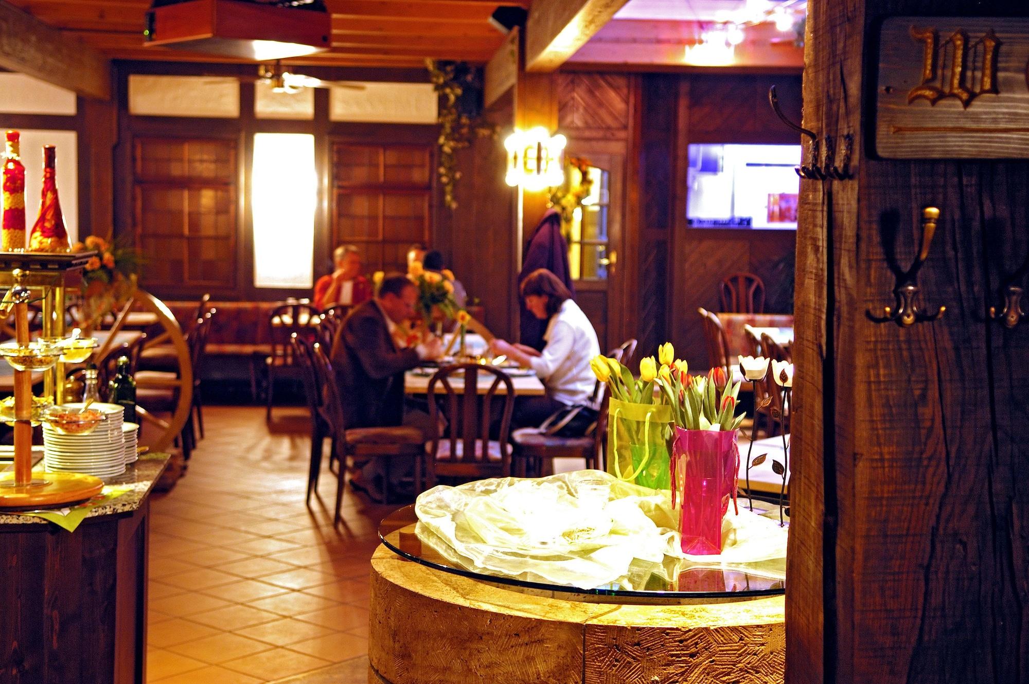 Brauhaus Zum Loewen Hotel 3*